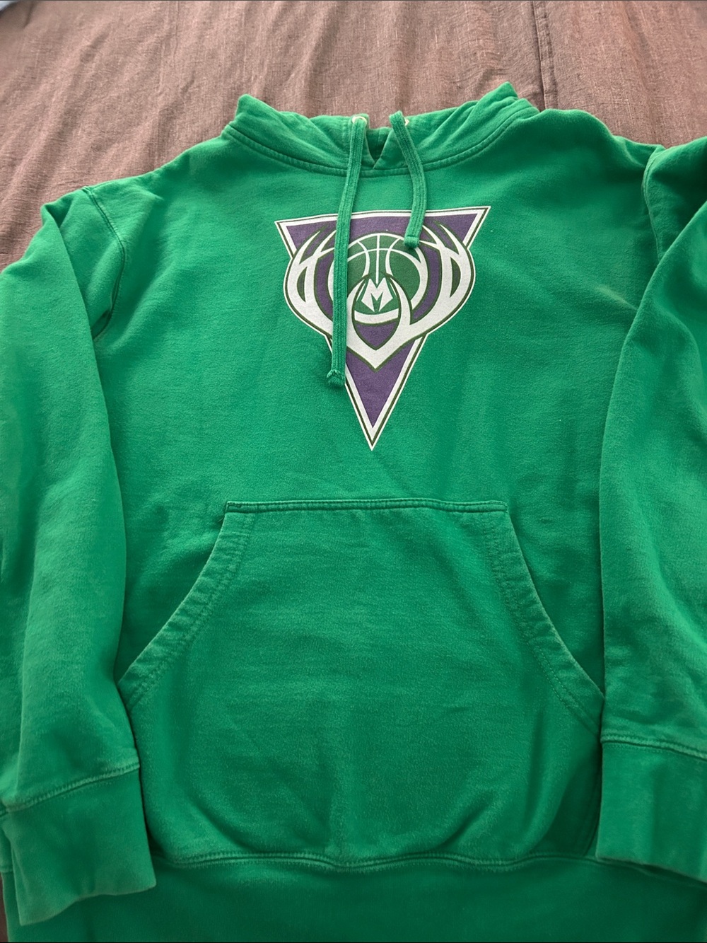 Green Milwaukee Bucks Logo Pullover Hoodie
